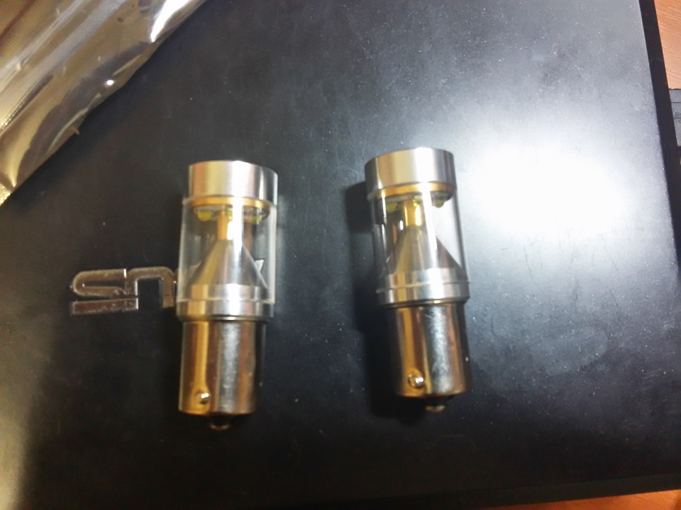 LED лампочки в стопи 2