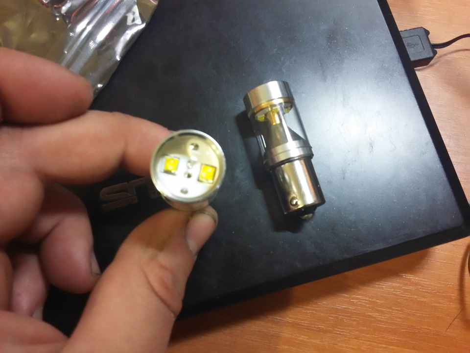 LED лампочки в стопи 3