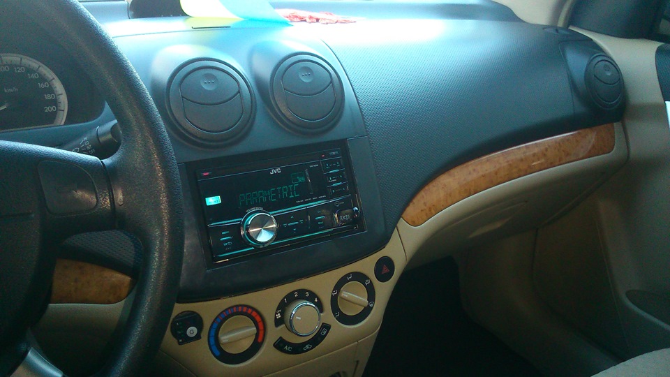 Нове ГУ - JVC KW-R500EYD 2