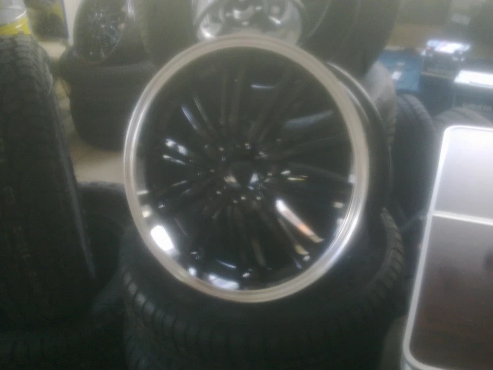 215/35R17