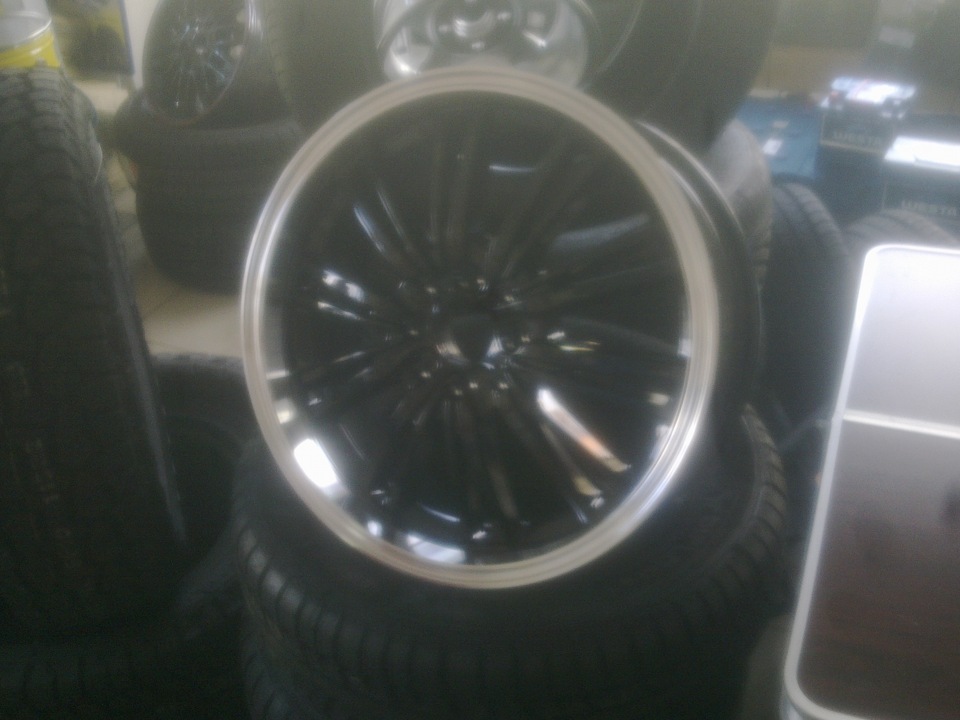 215/35R17 1