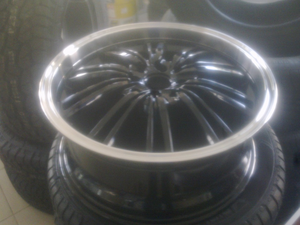 215/35R17 2