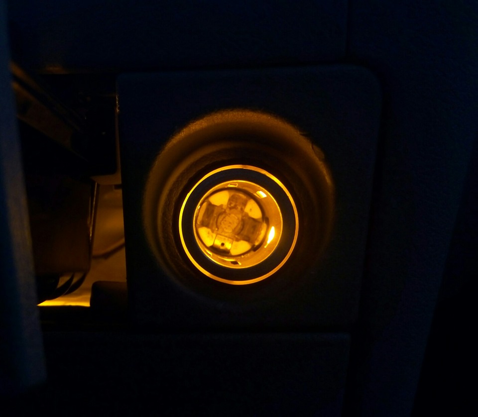 LED підсвічування прикурювача та попільнички 4