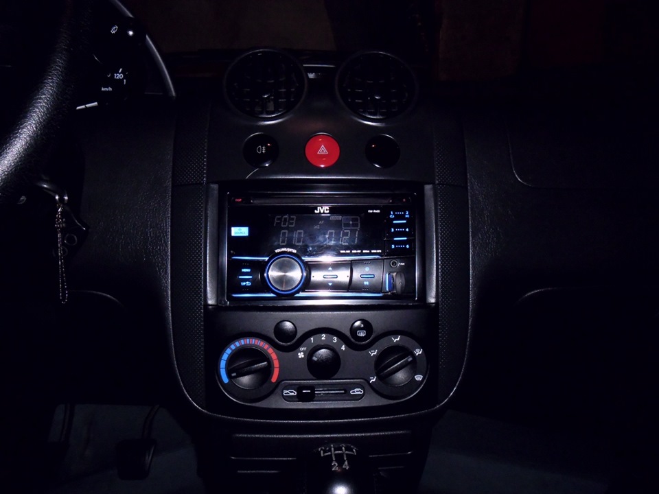 5. Magnitola JVC KW-R400 2