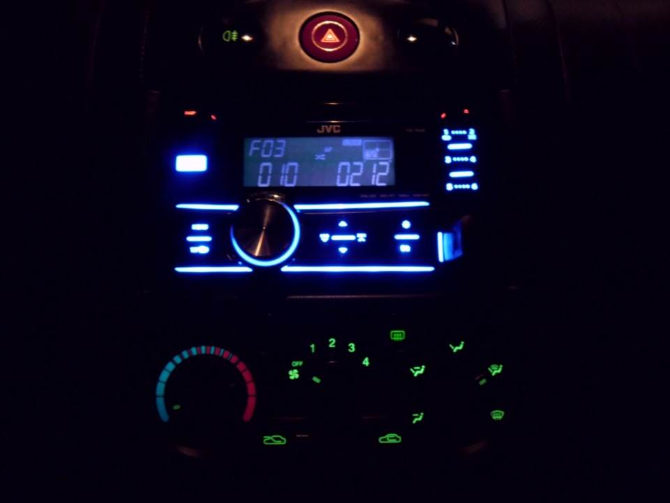 5. Magnitola JVC KW-R400 3
