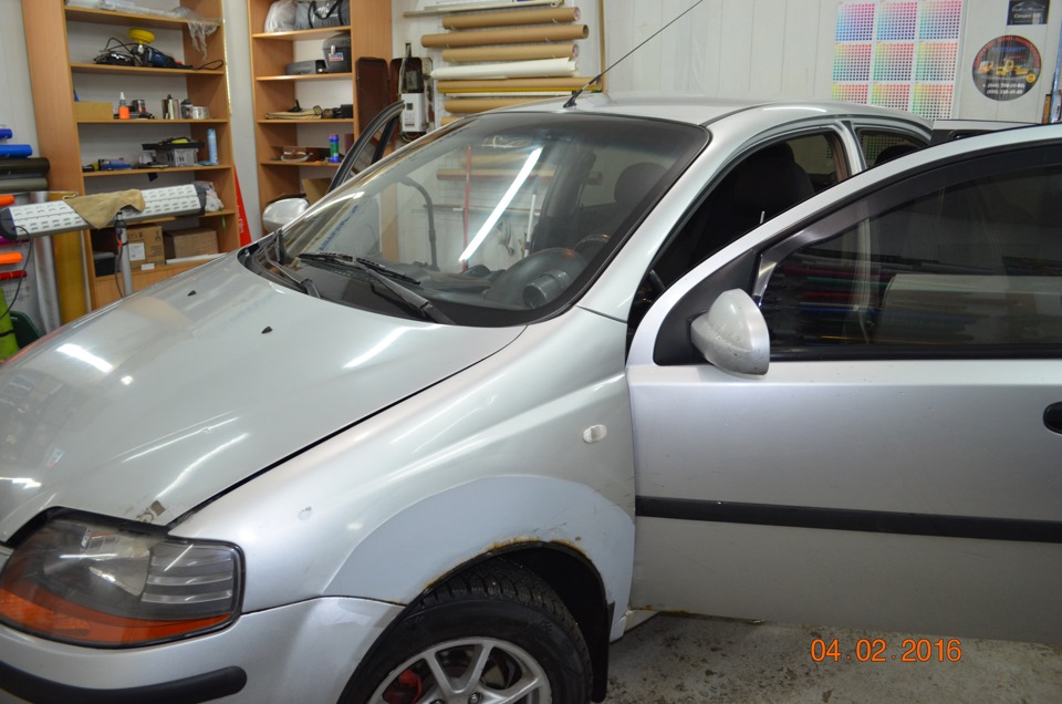 Карбоновий капот та Глянцевий дах на Авео Т 200 3