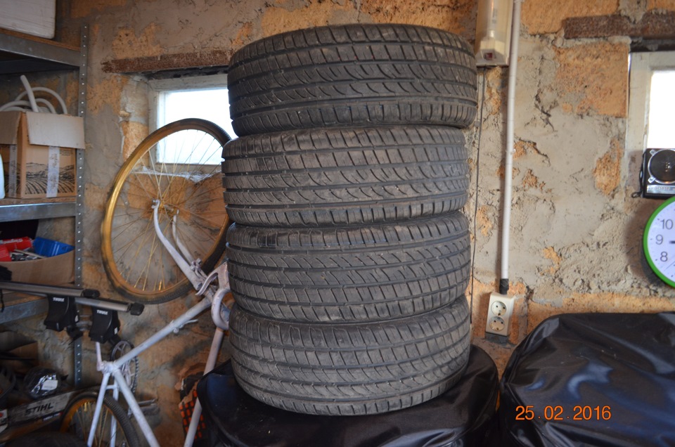ПРОДАЮ гуму R16 195/45 3шт+1шт. з порізом. Пробіг 100км./1 день. 1