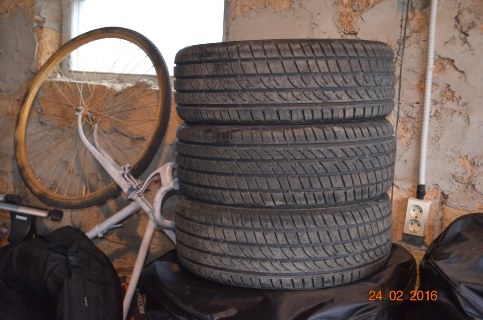 ПРОДАЮ гуму R16 195/45 3шт+1шт. з порізом. Пробіг 100км./1 день. 3