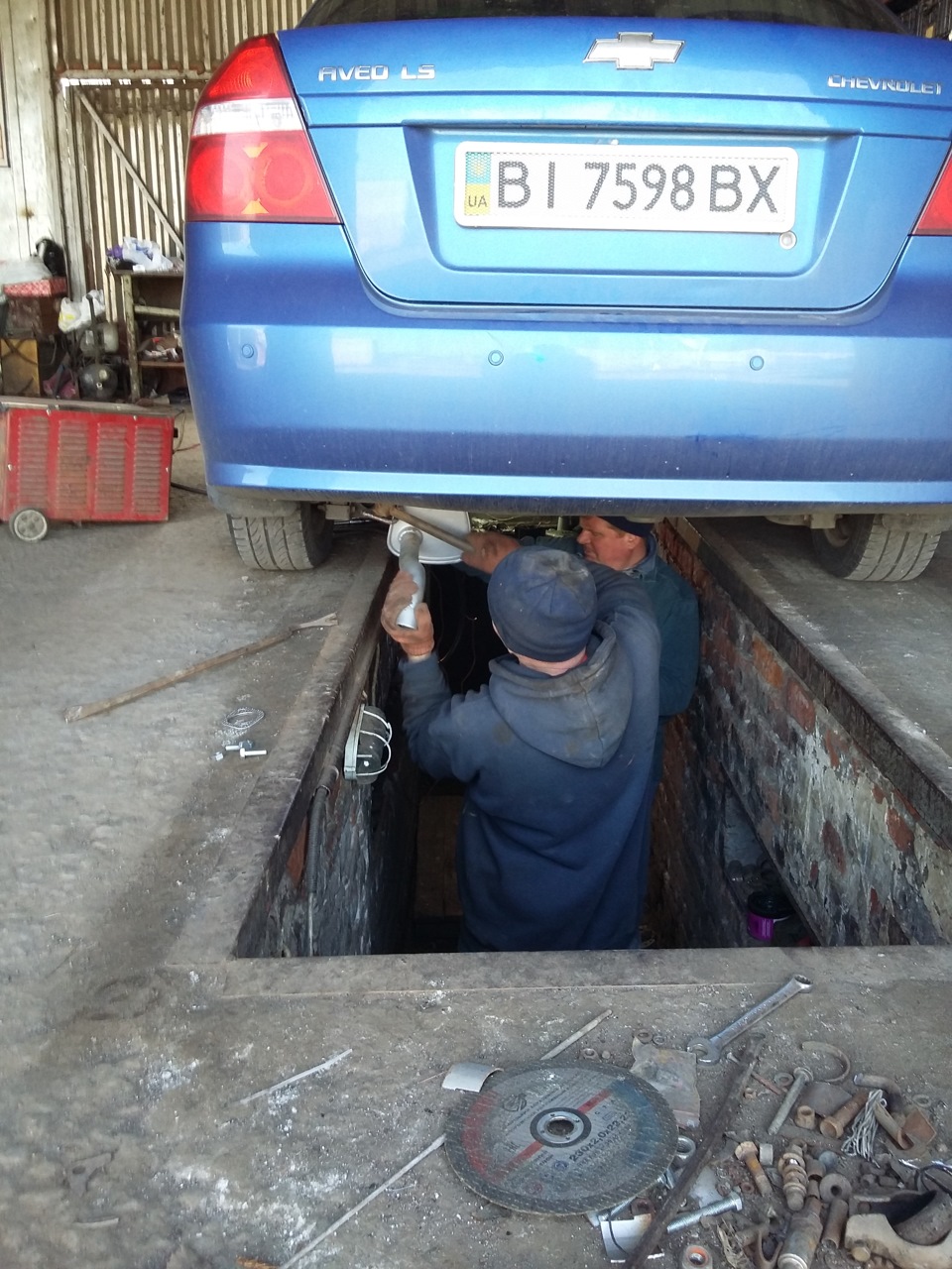 Замінив глушник 1