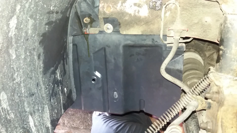 Пильник двигуна лівий від лачетті.