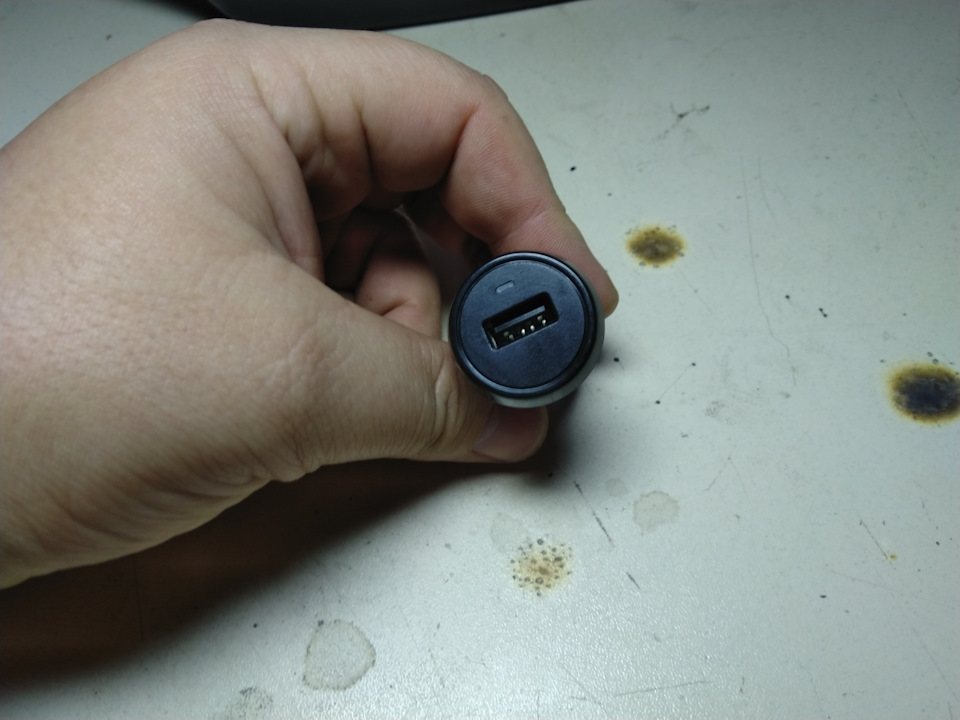 USB заряджання замість заглушки. 4