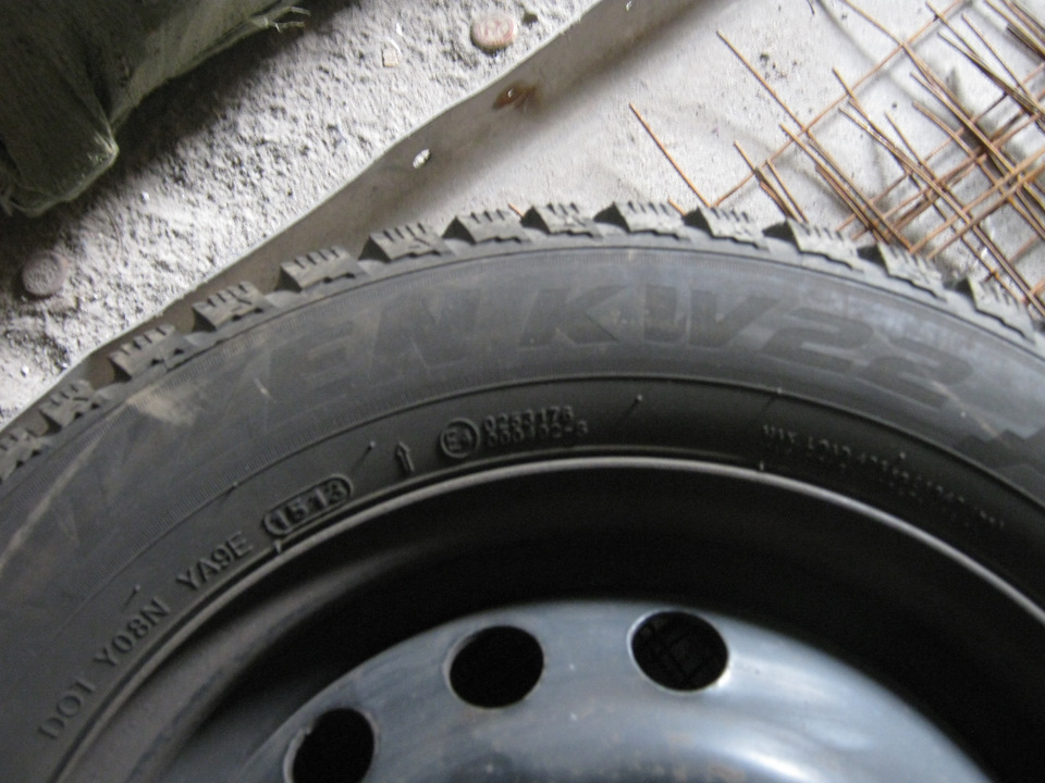 Продано! комплект 4 шт зимової гуми Kumho I'ZEN KW22 185/60/14 5