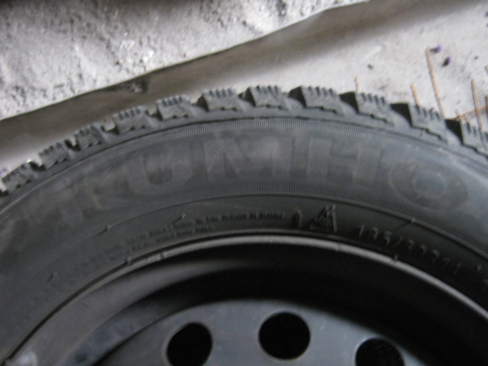 Продано! комплект 4 шт зимової гуми Kumho I'ZEN KW22 185/60/14 4