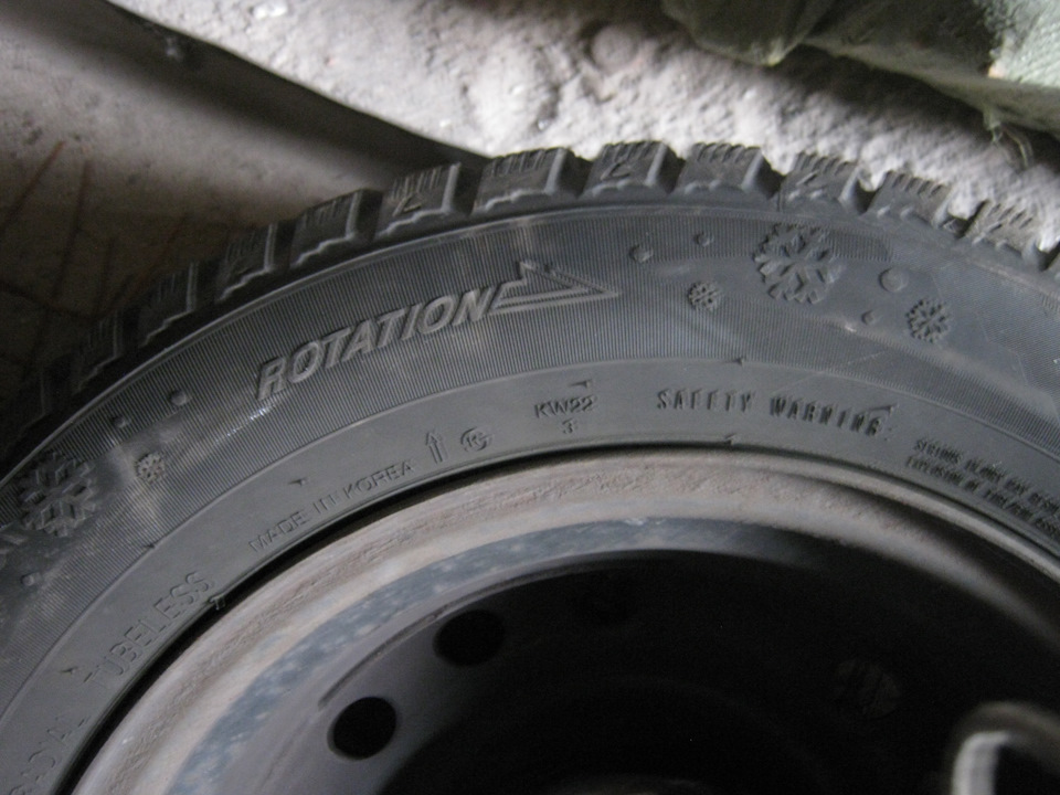 Продано! комплект 4 шт зимової гуми Kumho I'ZEN KW22 185/60/14 2