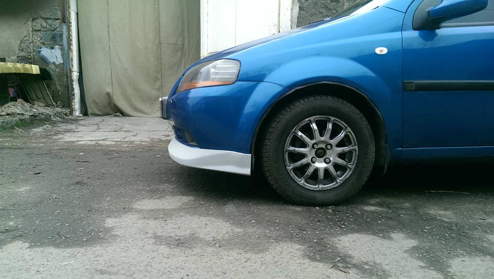 Прикладка губи на передній бампер AVEO Т-200 рестайлінг 4