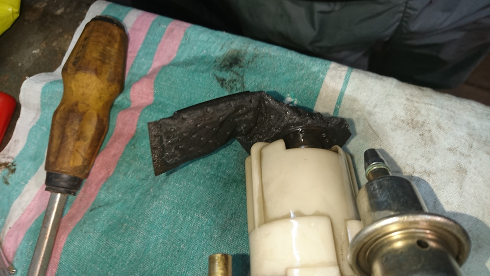 Сітка бензонасоса, новий вогнегасник, дрібниця під капот, чищення печі та вентилятора. (самостійно) ч. 2 2