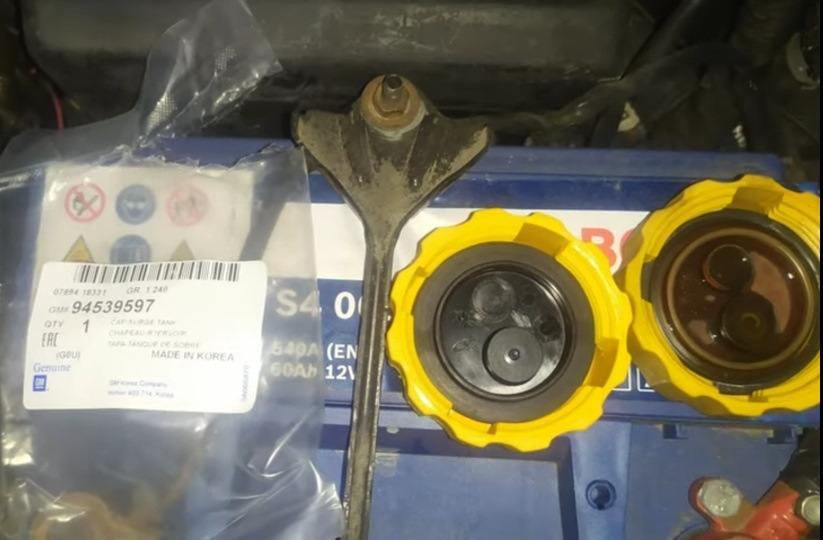 Кришка для розширювального бачка антифризу на Chevrolet Aveo 1.5 (94539597 GM) 4