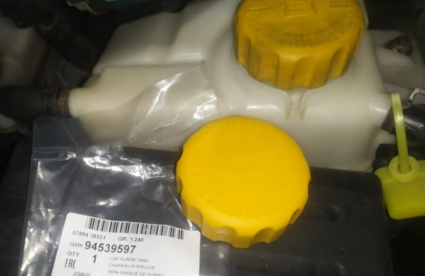 Кришка для розширювального бачка антифризу на Chevrolet Aveo 1.5 (94539597 GM) 2