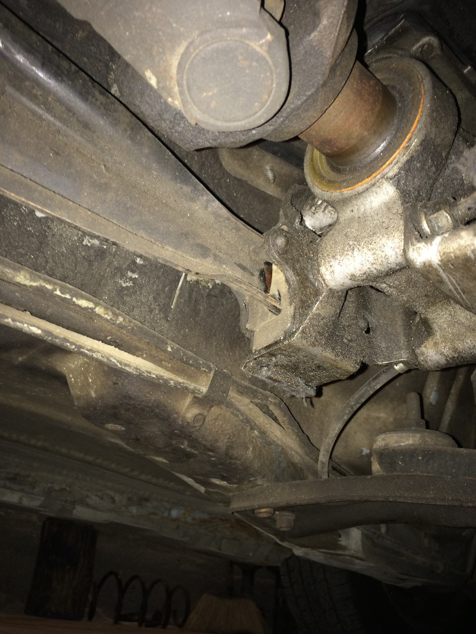 Заміна подушки КПП та Torque Arm 5