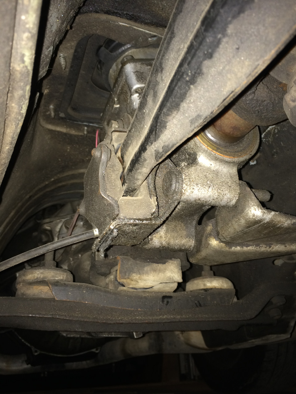 Заміна подушки КПП та Torque Arm 4