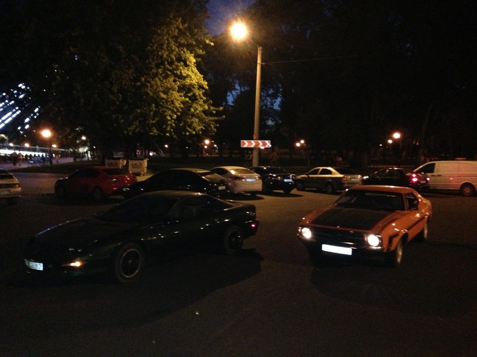 Вигул стареньких Camaro + Mustang 1971 3