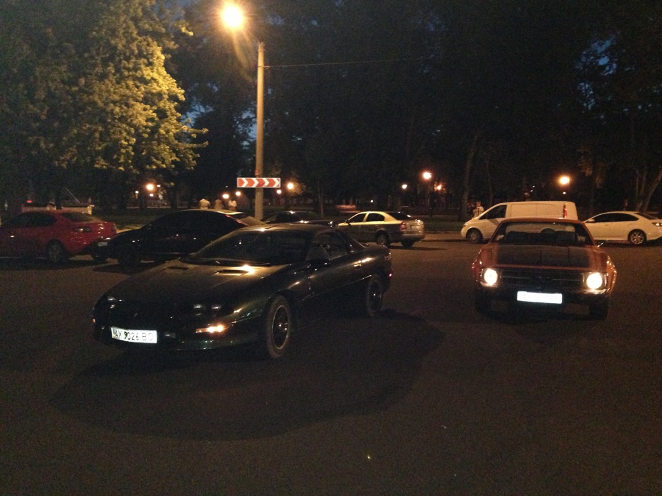 Вигул стареньких Camaro + Mustang 1971 1