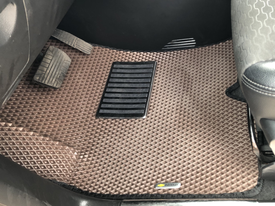 Килимки EVA в Chevrolet Captiva 1