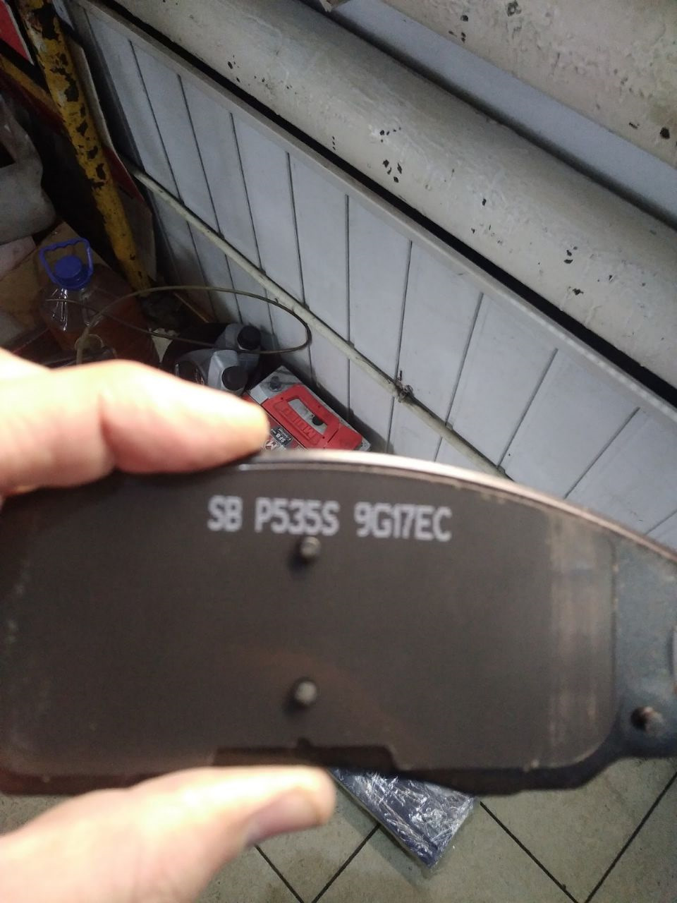 Заміна передніх гальмівних дисків та колодок 3