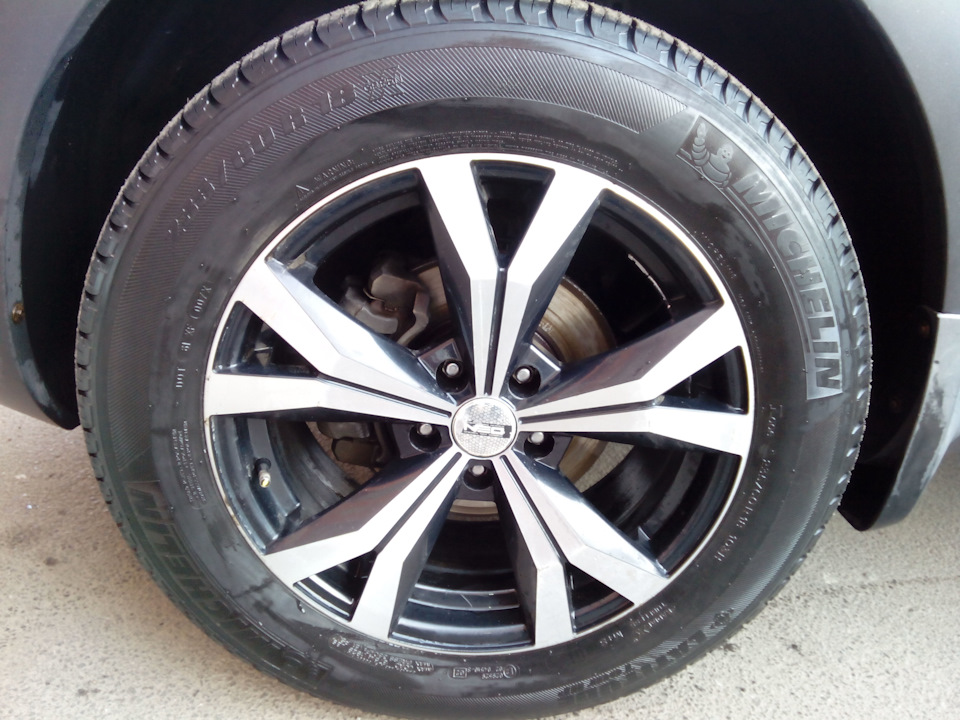 Перезувся на літо Michelin Latitude Tour HP 235/60 r18 4