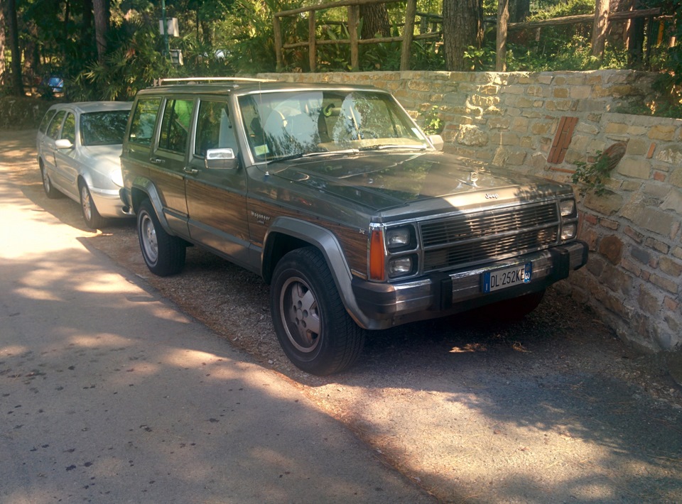Random Encounter. Jeep Wagoneer Limited (XJ) 1