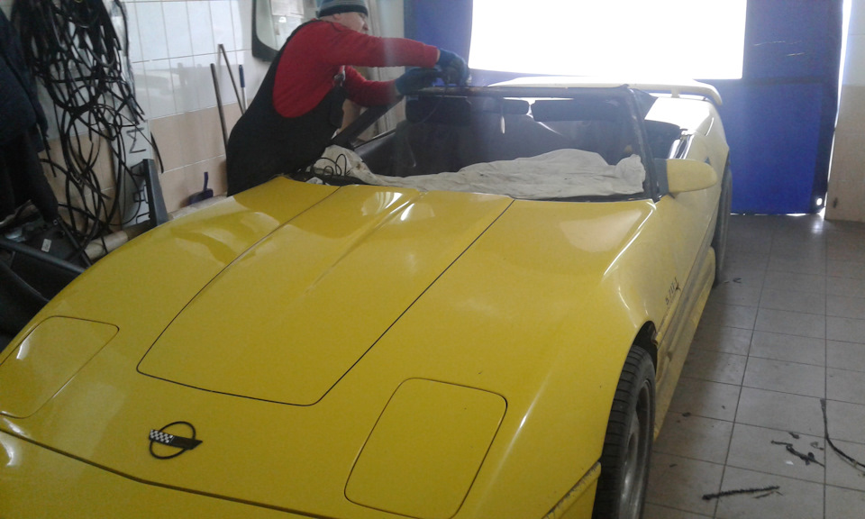 Заміна лобового скла на моєму Корветі 1