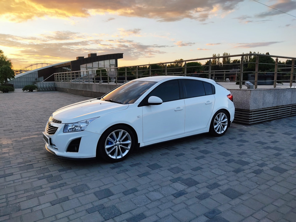 Заміна кришки підлокітника Chevrolet cruze від Mazda 6 1