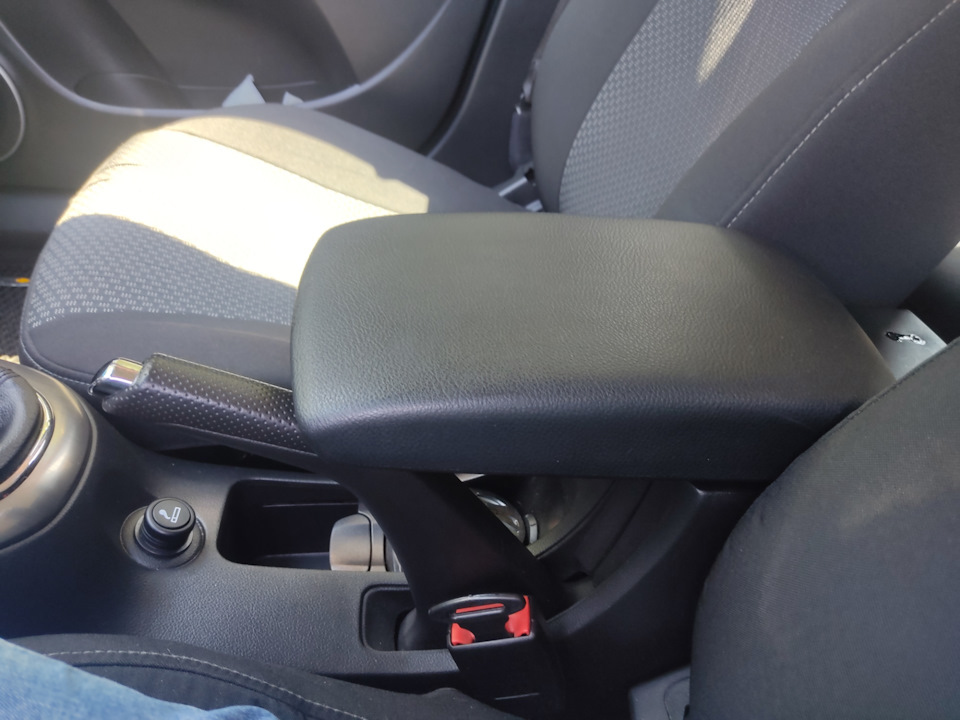 Заміна кришки підлокітника Chevrolet cruze від Mazda 6 3