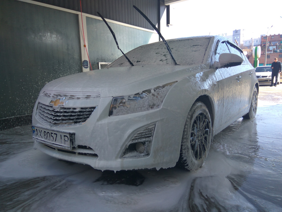 Очищення кузова автомобіля від бітумних плям 3