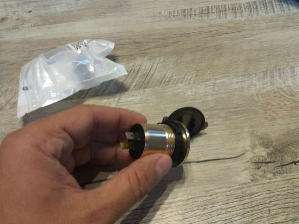 Встановлення зарядного пристрою для USB в Chevrolet Cruze 2