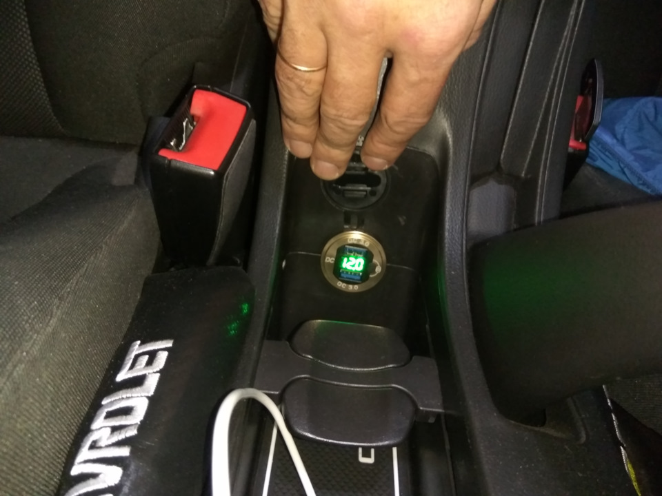 Встановлення зарядного пристрою для USB в Chevrolet Cruze 3