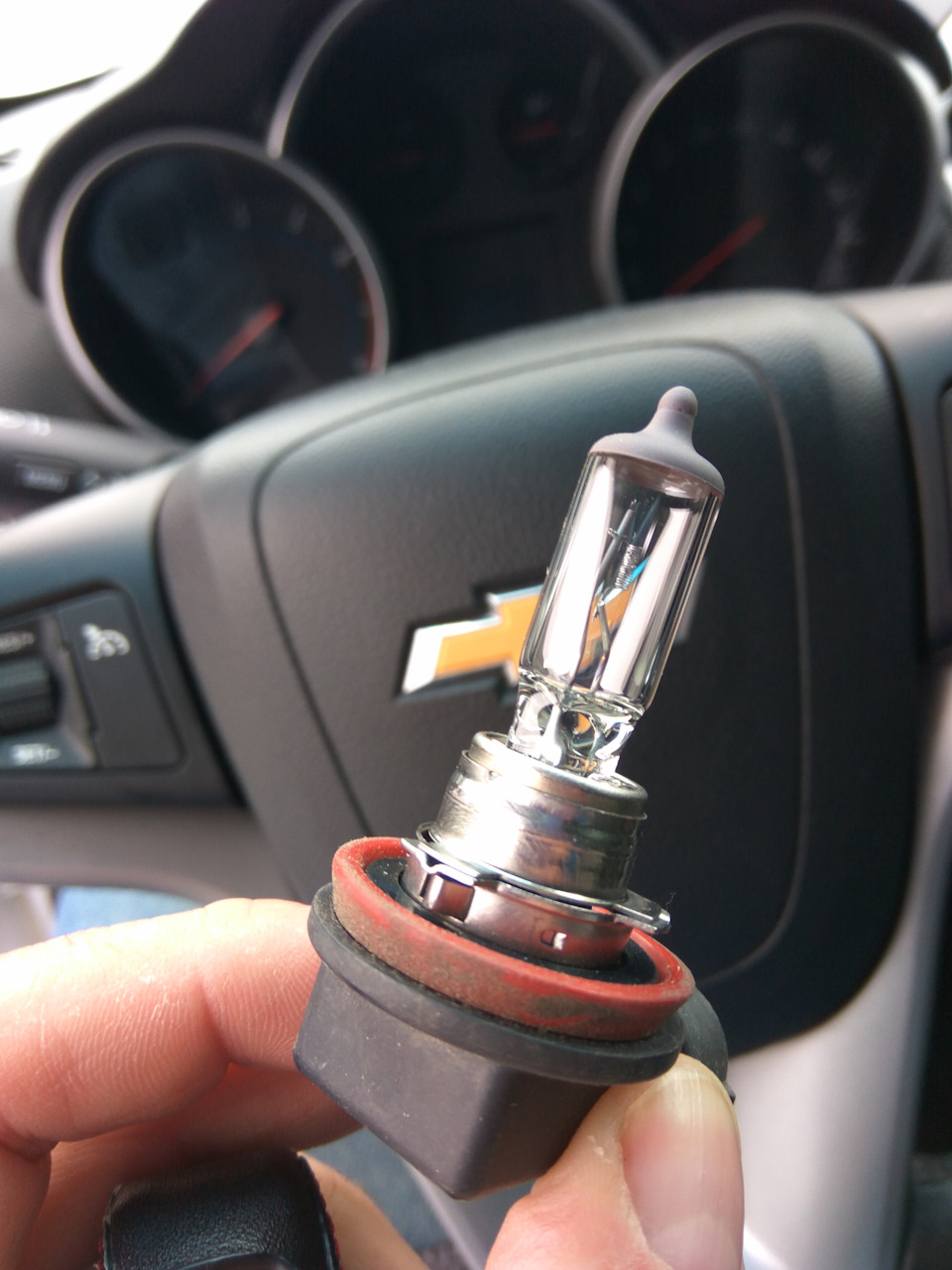 Заміна лампи протитуманки H8 OSRAM original, що перегоріла 3