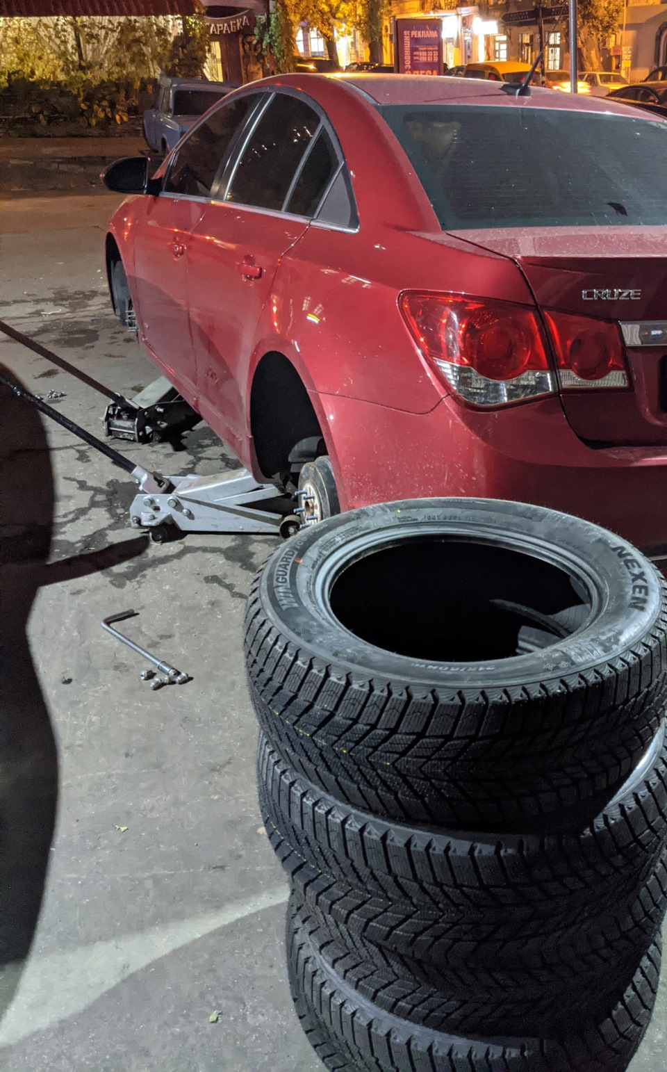 Примітка Перевзувся на зиму Nexen WinGuard Ice Plus WH43 215/60 R16 3