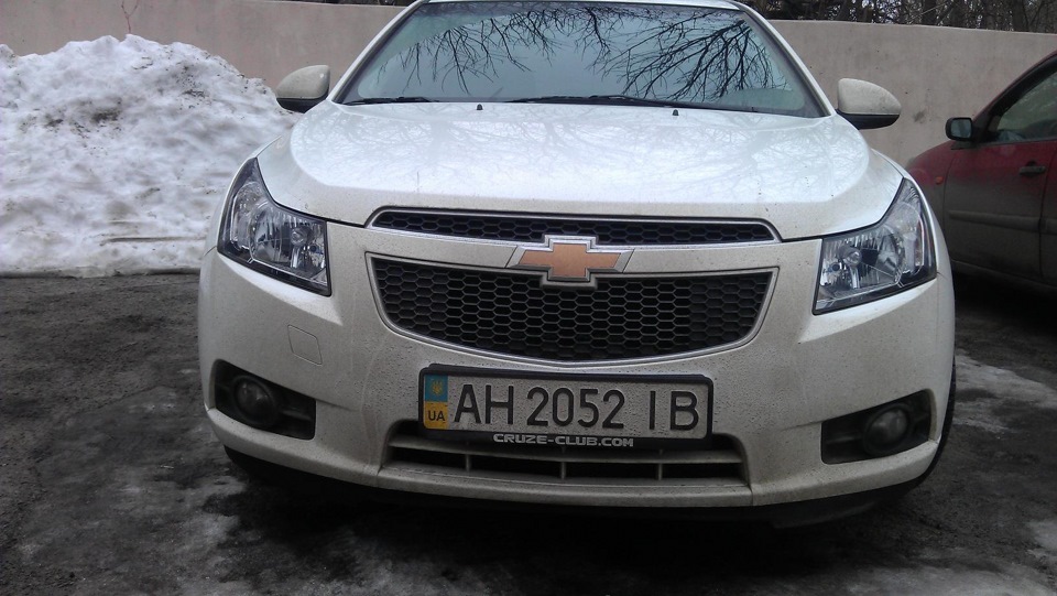 Геть помаранчевий колір у фарах :) 4