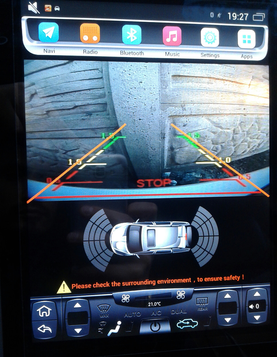Головний пристрій Tesla style та встановлення камери заднього виду 5