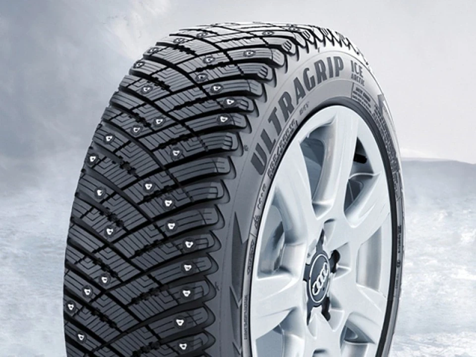 Зимові шини Goodyear UltraGrip Ice Arctic 215/55 R17