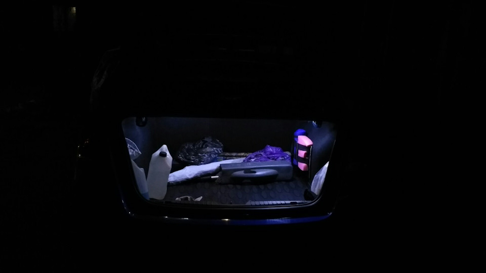 LED підсвічування в багажник 1