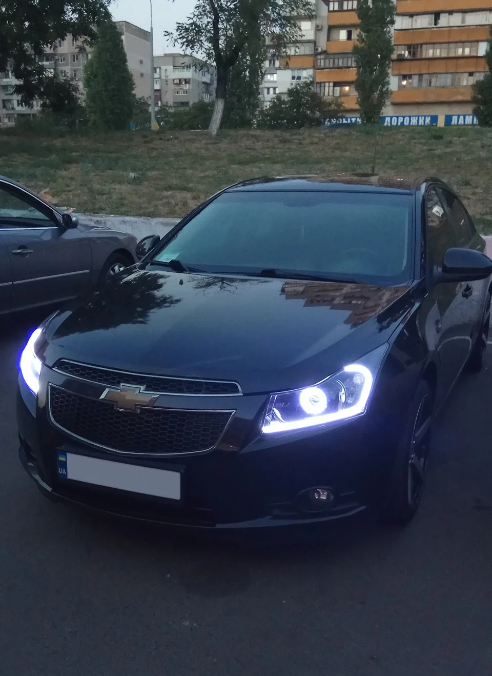 Емблеми Chevrolet в чорний
