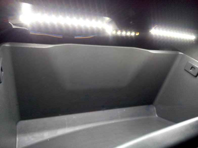 Led освітлення в бардачок 1