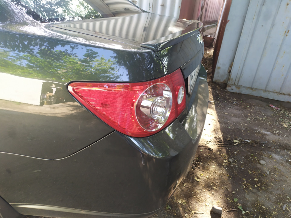 Лип та козирок заднього скла 4
