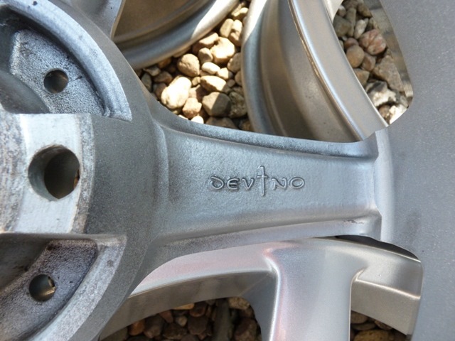 Devino R16 3
