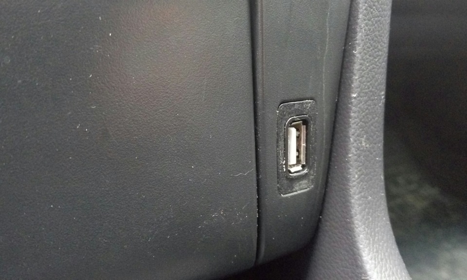 USB роз'єм у передню панель 4