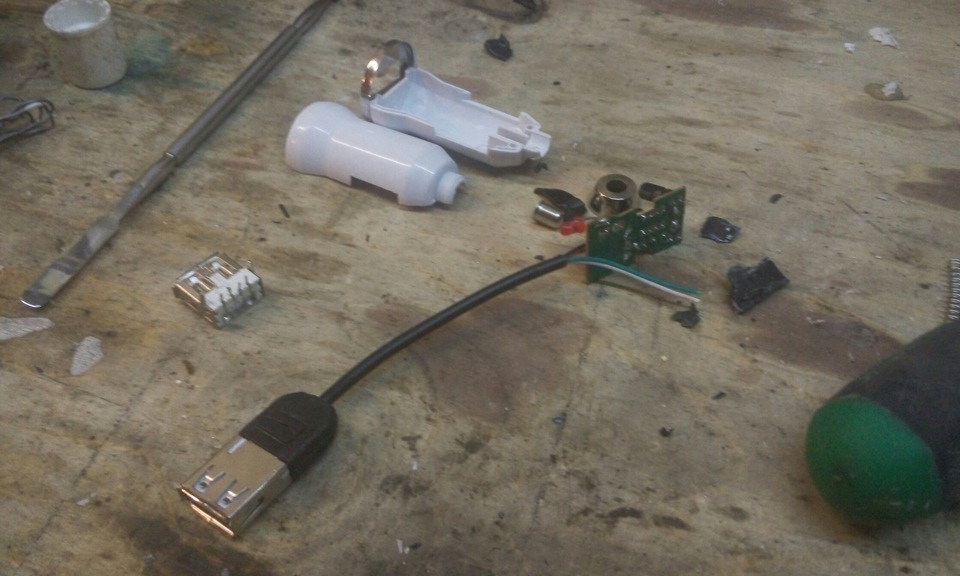 USB роз'єм у передню панель 1