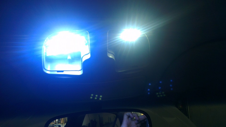 Додав підсвічування в салон. 2