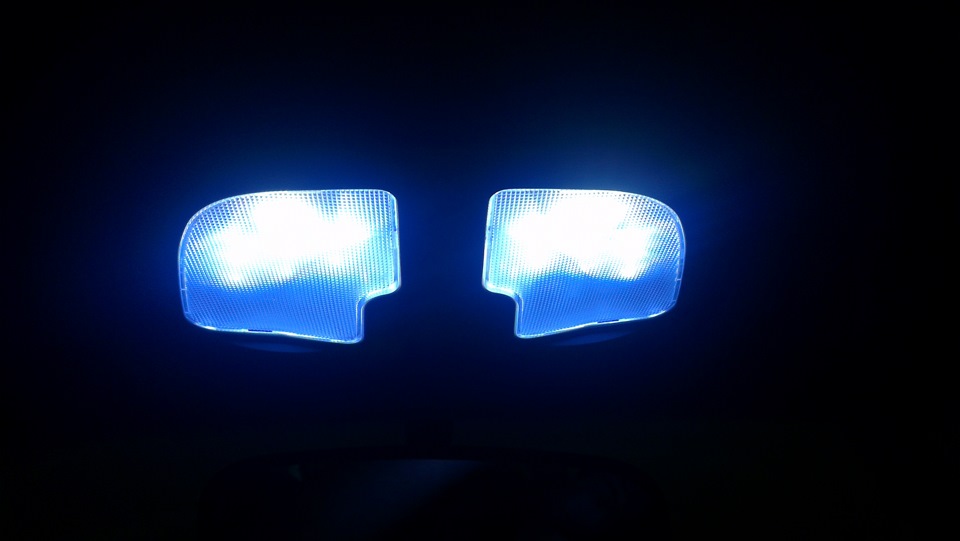 Додав підсвічування в салон. 3